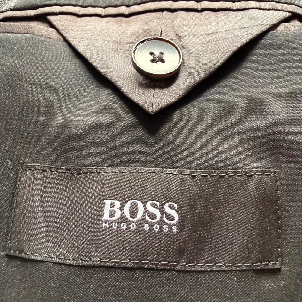 Hugo Boss Mens 40R Charcoal Gray Stretch Tailoring Wool Blazer Sport Coat 40 R